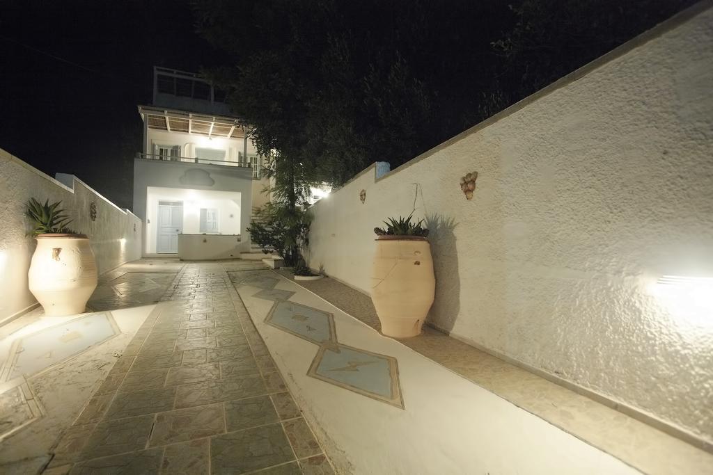 Villa Venus Adamantas  Bagian luar foto